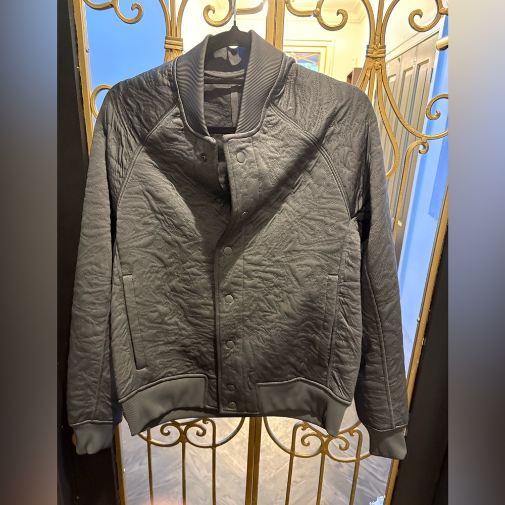 Men s women medium  Madrid collar Gray Quilted Jacket with designs Lululemon